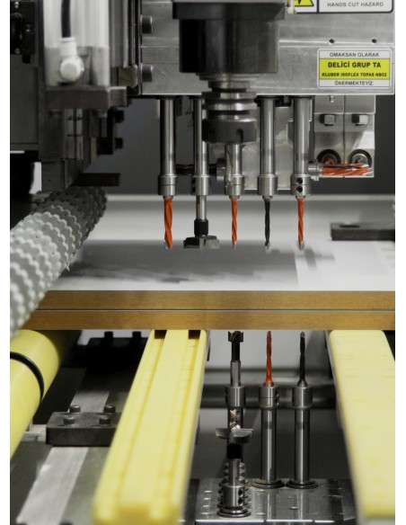 OMAKSAN CNC gręžimo centras HOLEMASTER 4000 D LINE